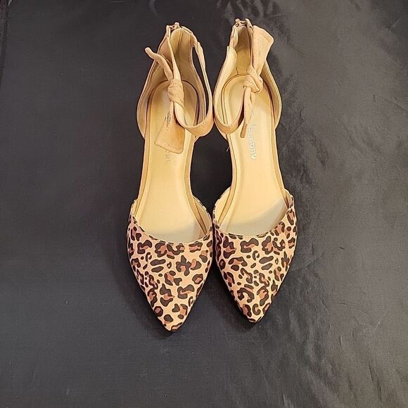 BRAND NEW  CHINESE LAUNDRY  LEOPARD PRINTED POINTED TOE BOW STRAP DETAILS PUMP - Picture 3 of 14